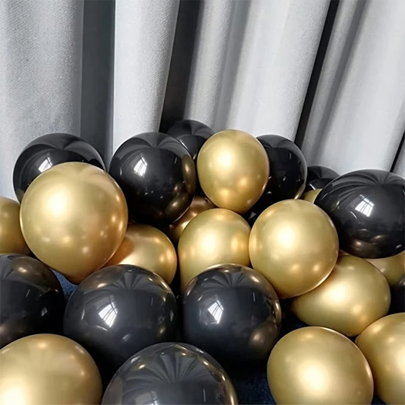 gold and black balloons of graduation balloon arch kit